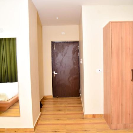 Hotel Olive Crown Lucknow Buitenkant foto
