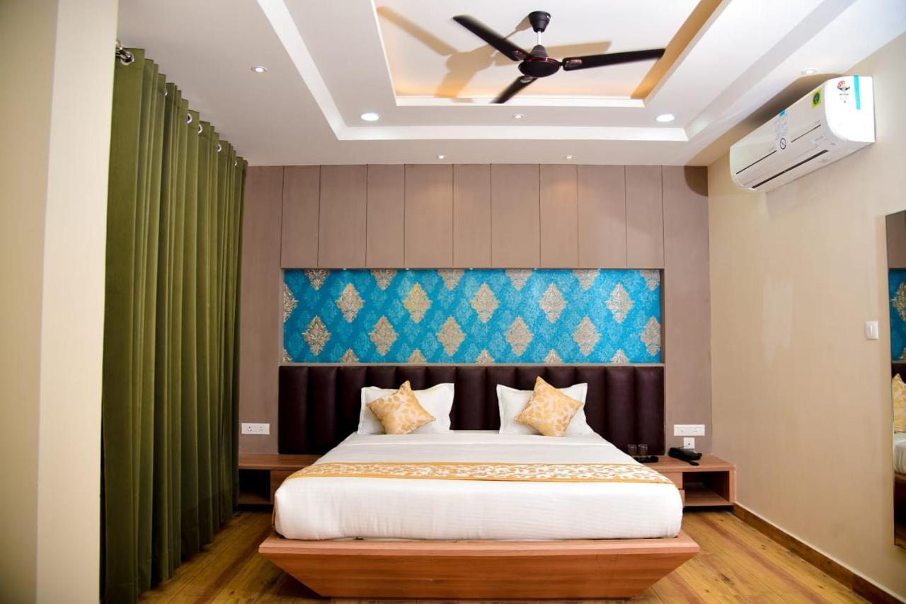 Hotel Olive Crown Lucknow Buitenkant foto
