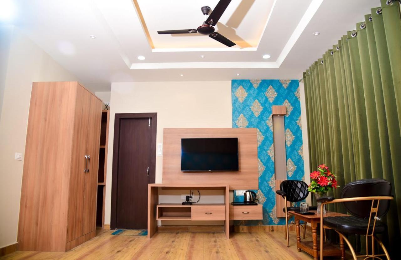 Hotel Olive Crown Lucknow Buitenkant foto