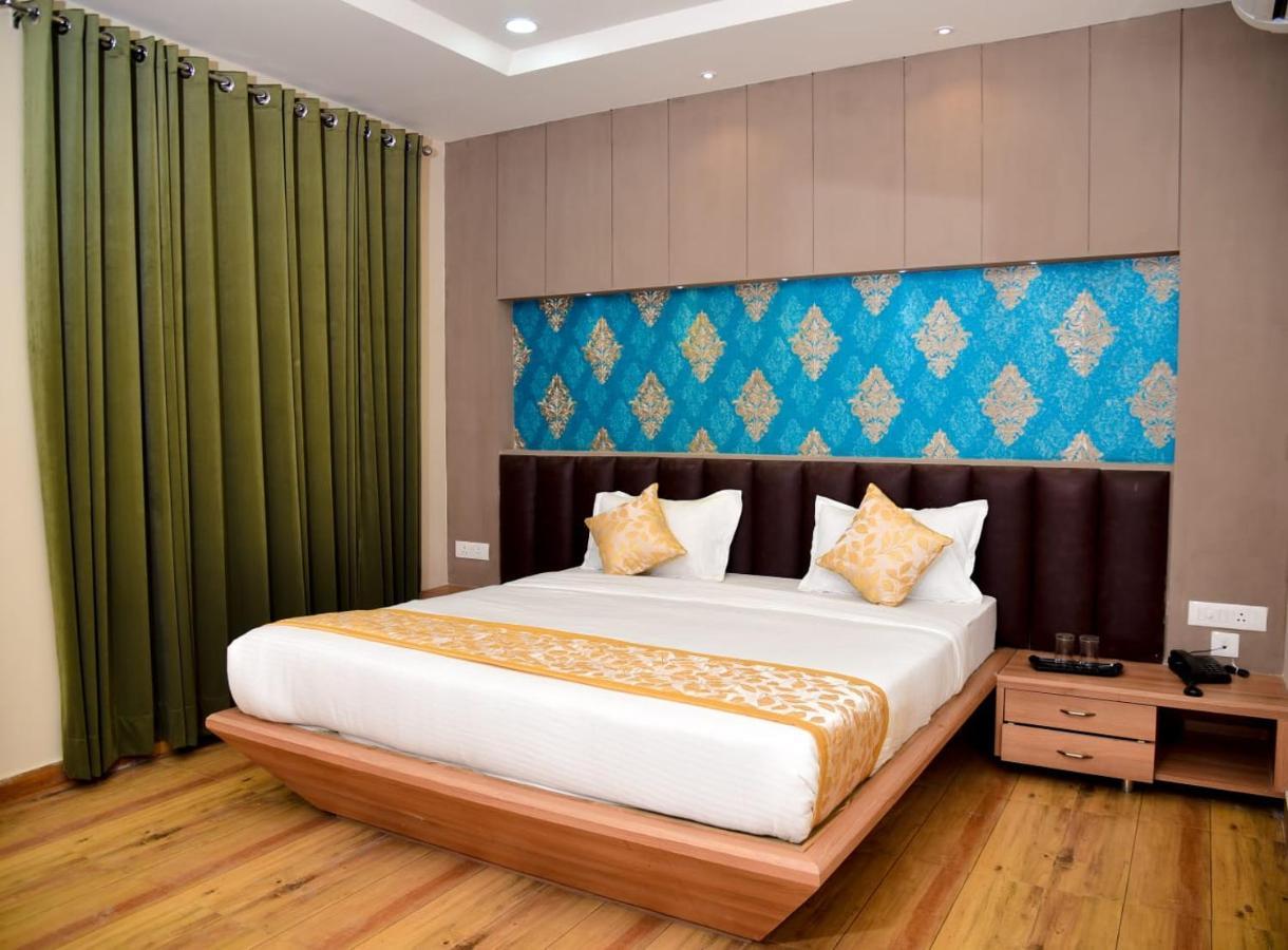 Hotel Olive Crown Lucknow Buitenkant foto