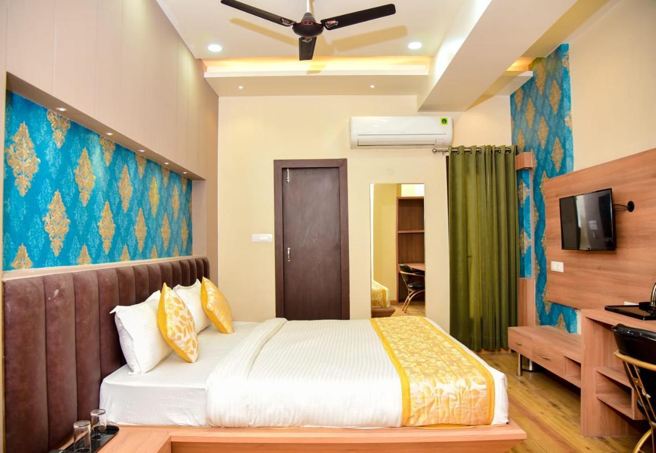 Hotel Olive Crown Lucknow Buitenkant foto
