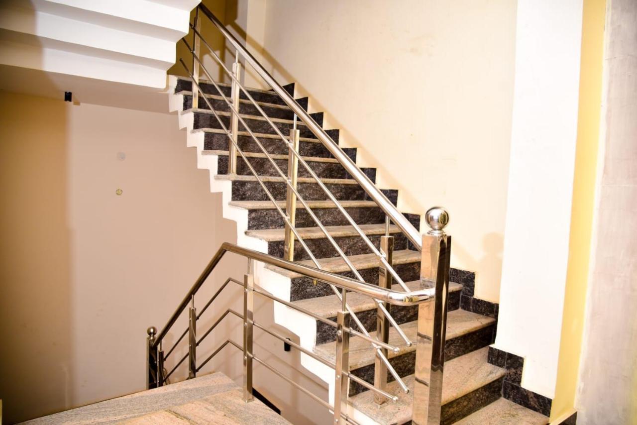 Hotel Olive Crown Lucknow Buitenkant foto