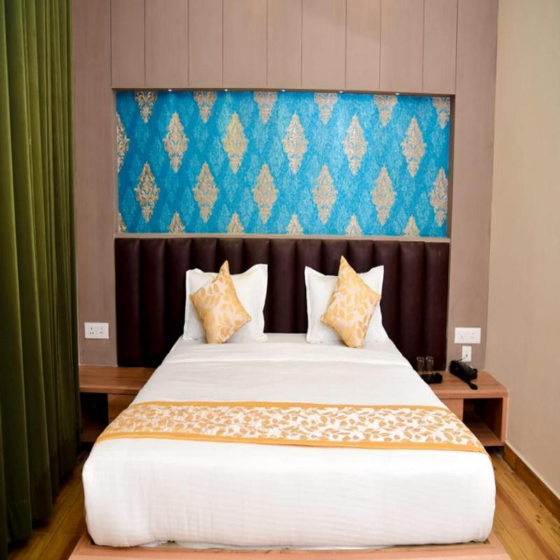 Hotel Olive Crown Lucknow Buitenkant foto