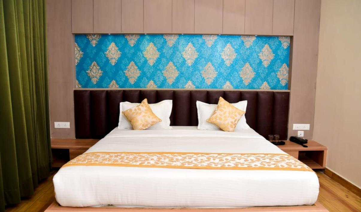 Hotel Olive Crown Lucknow Buitenkant foto