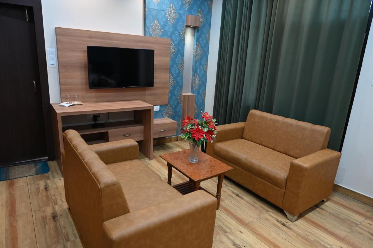 Hotel Olive Crown Lucknow Buitenkant foto