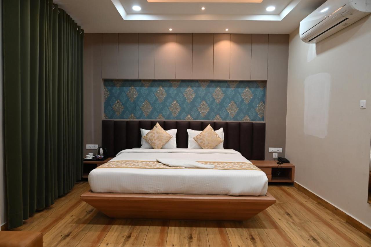 Hotel Olive Crown Lucknow Buitenkant foto