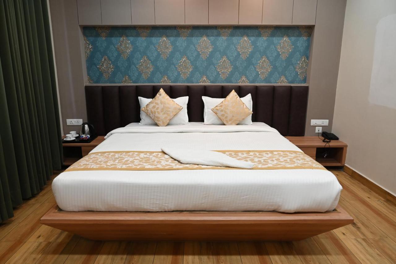 Hotel Olive Crown Lucknow Buitenkant foto