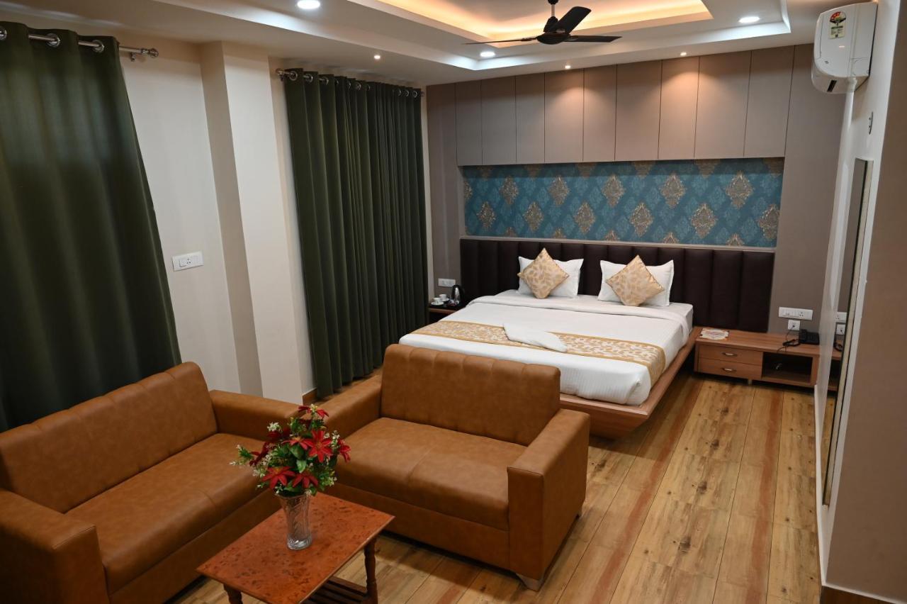 Hotel Olive Crown Lucknow Buitenkant foto